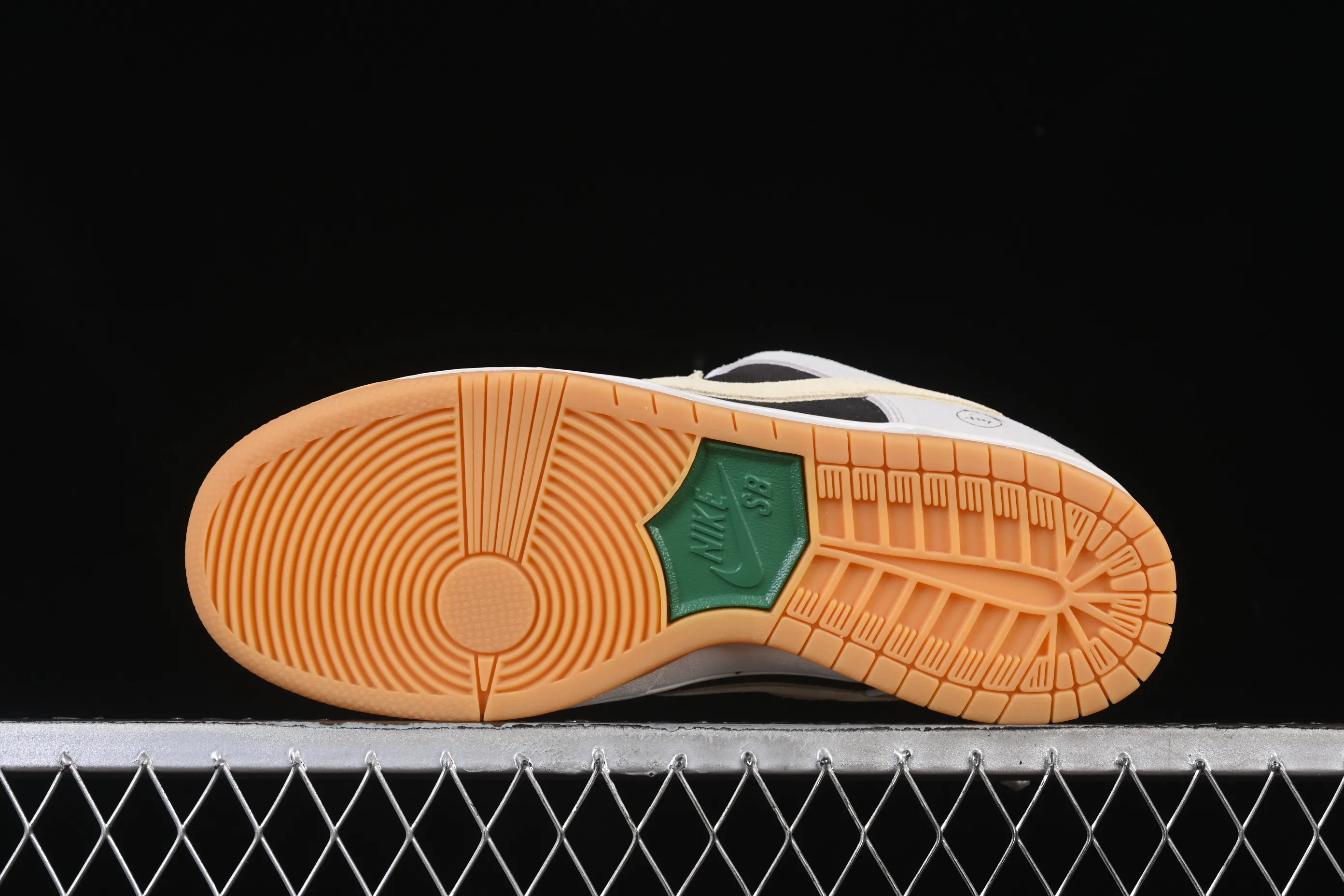 All categories Nk SB Dunk series Nk SB Dunk Low low-top sneakers Nike SB Dunk Low low-top casual sneakers HF3704-001